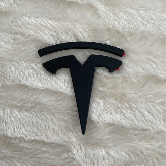 Tesla Model Y - Picture 2 of 6
